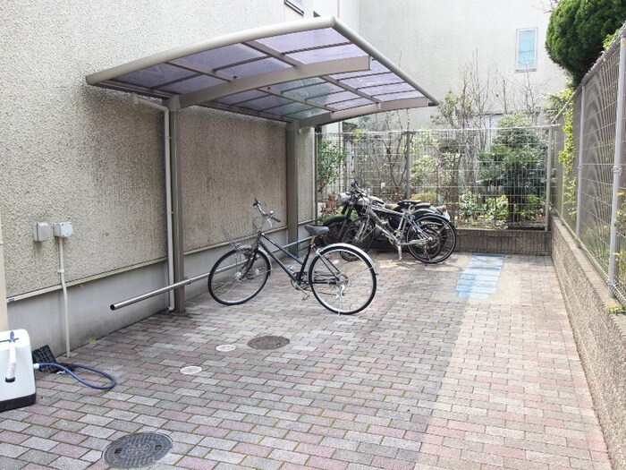 物件外観写真4　(駐輪場)