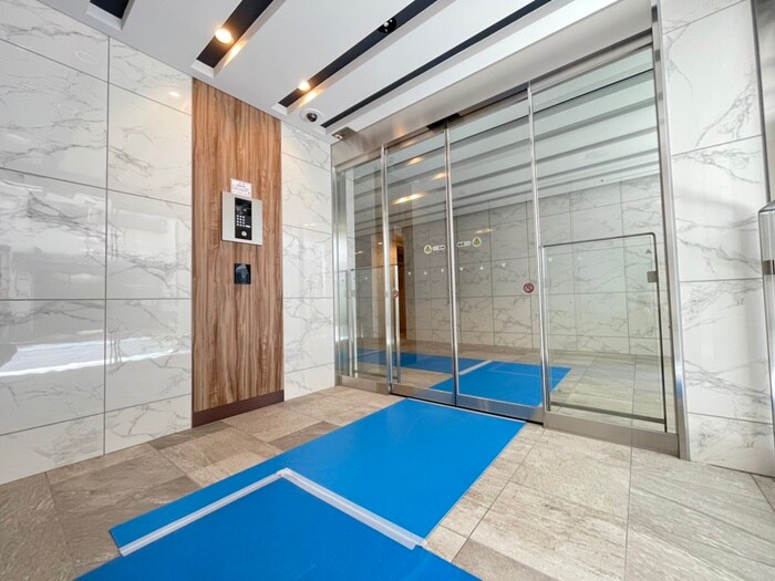 物件外観写真2　(エントランス部分)