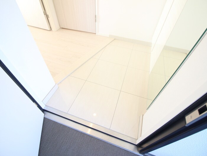 物件内観写真16　(玄関)