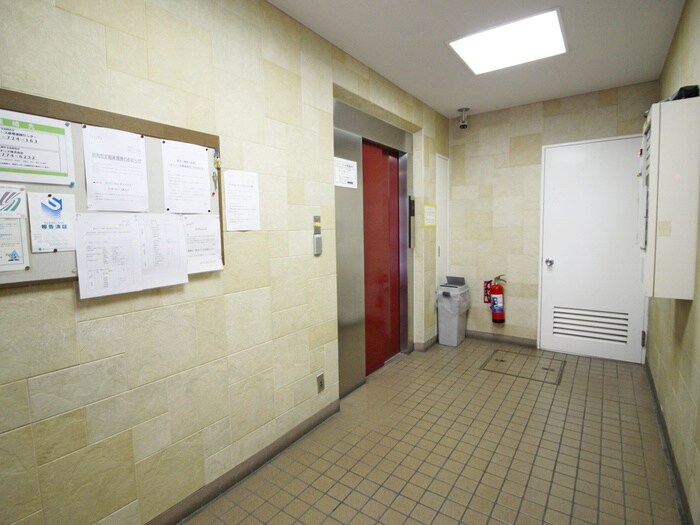 物件外観写真4　(エントランス部分)