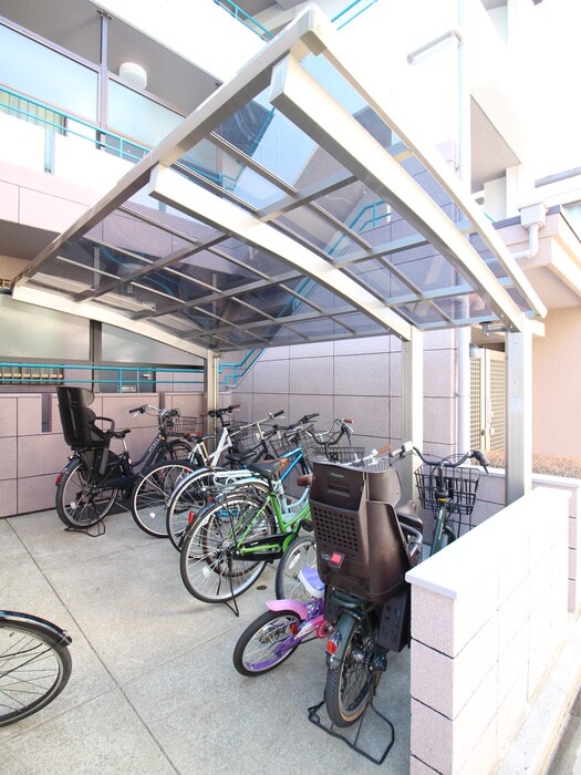 物件外観写真4　(駐輪場)