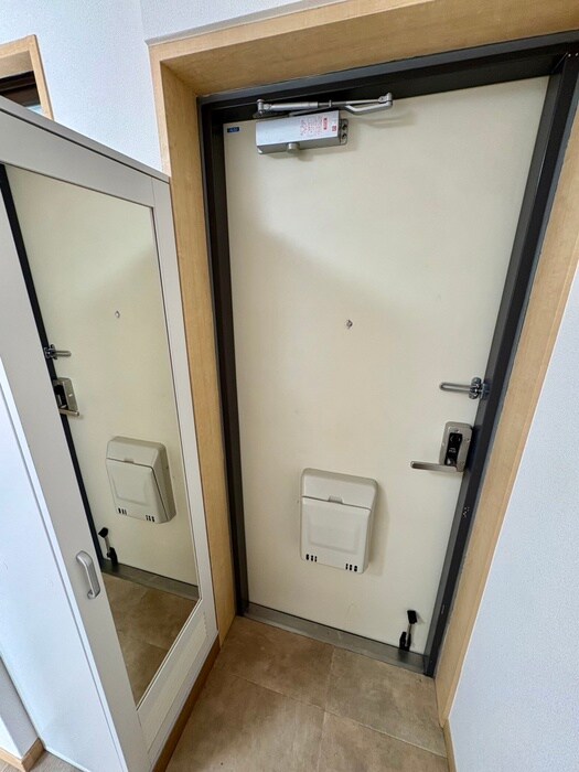 物件内観写真16　(玄関)
