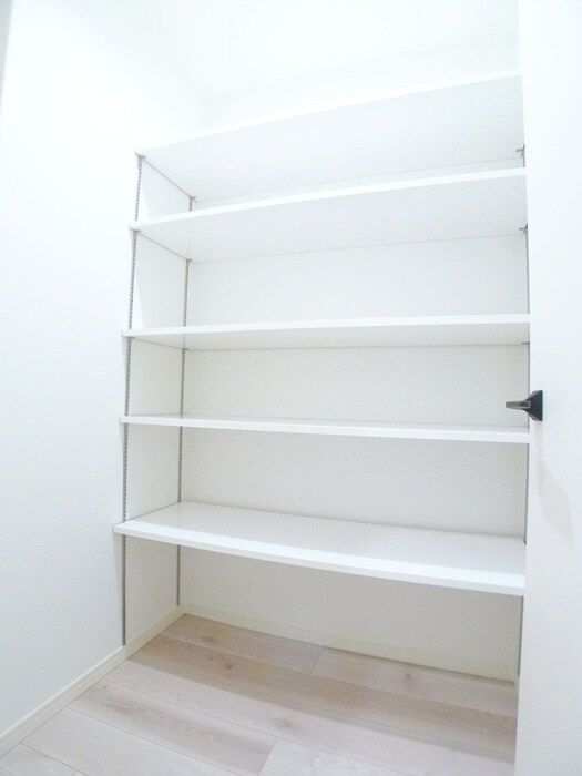 物件内観写真18　(収納)