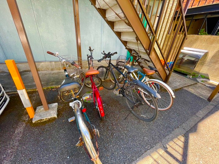 物件外観写真6　(駐輪場)