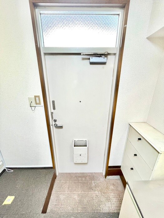 物件内観写真12　(玄関)