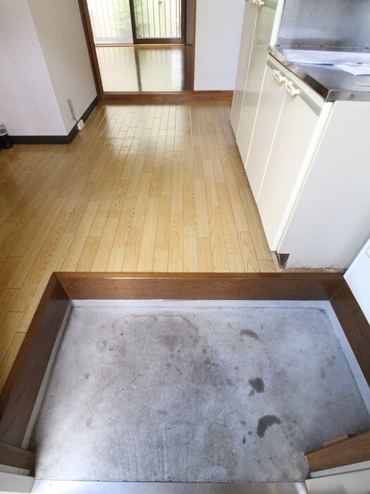 物件内観写真13　(玄関)