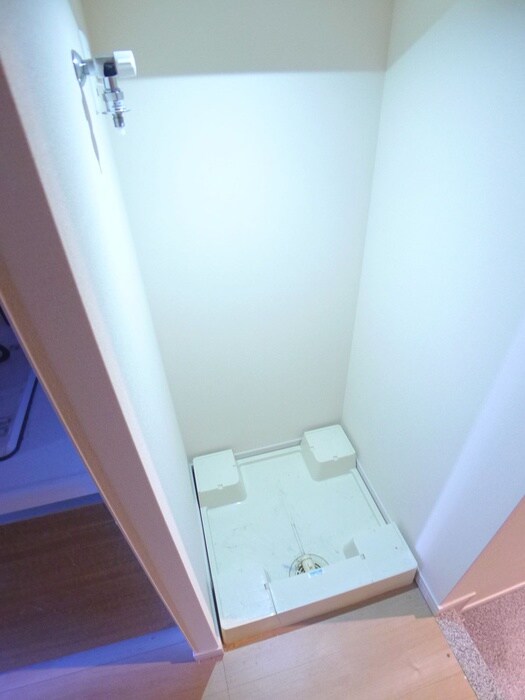 物件内観写真15　(洗濯機置場)