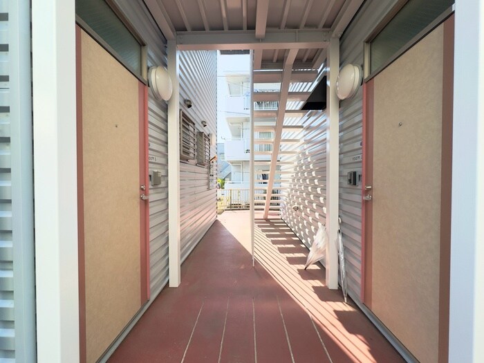 物件外観写真3　(エントランス部分)