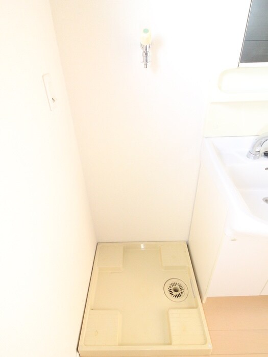 物件内観写真14　(洗濯機置場)