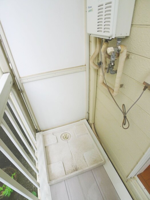 物件内観写真18　(洗濯機置場)