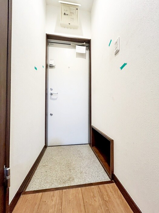 物件内観写真12　(玄関)