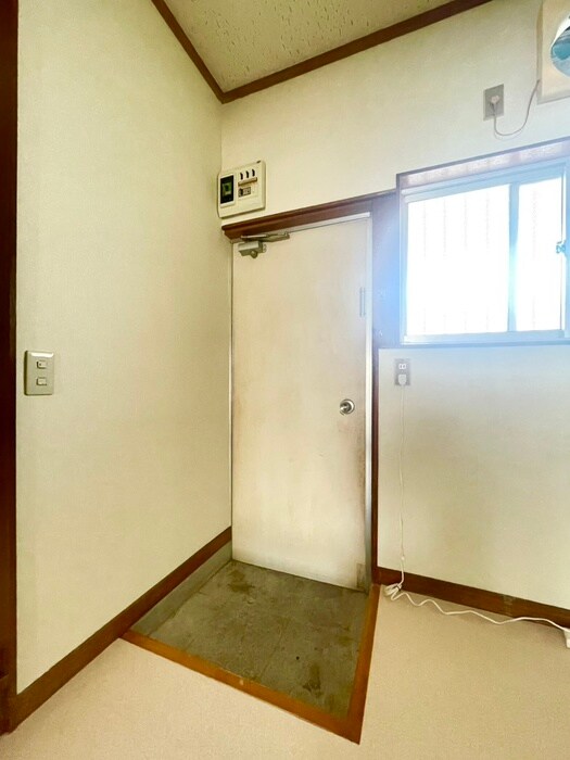 物件内観写真12　(玄関)