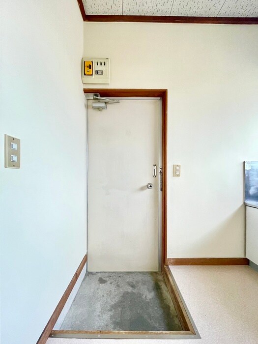 物件内観写真14　(玄関)