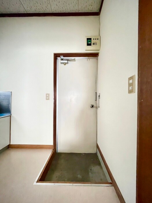 物件内観写真14　(玄関)