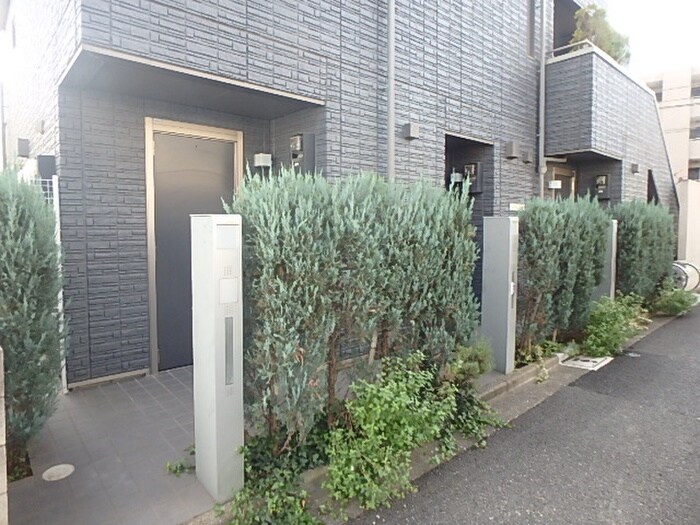 物件外観写真4　(エントランス部分)