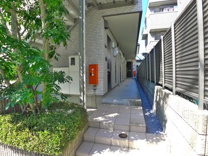 物件外観写真4　(エントランス部分)