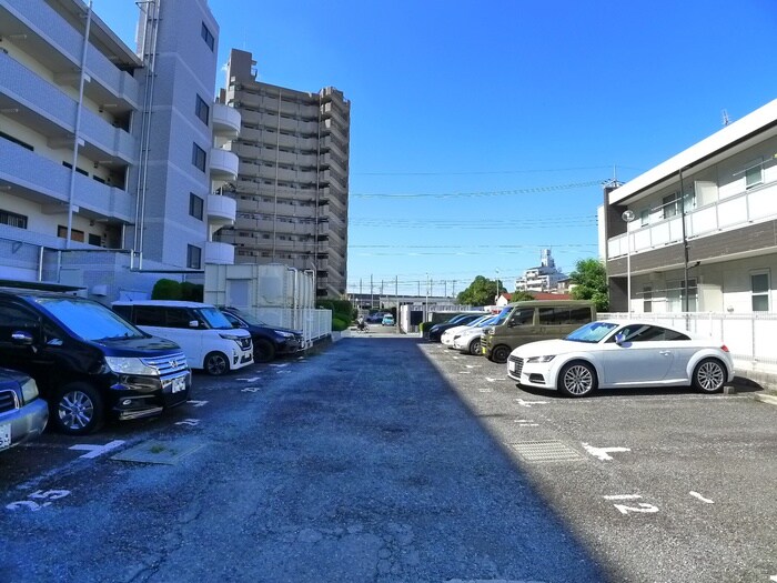 物件外観写真4　(駐車場)