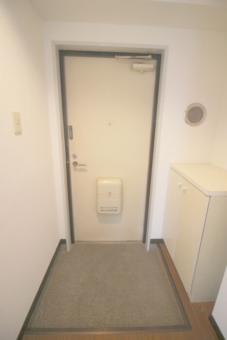 物件内観写真12　(玄関)