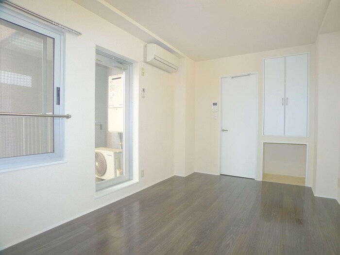 物件内観写真8　(室内からの展望)