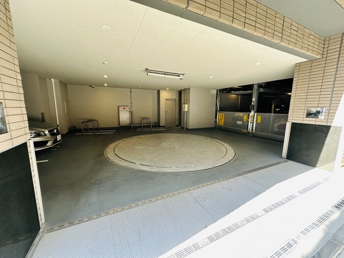 物件外観写真5　(駐車場)