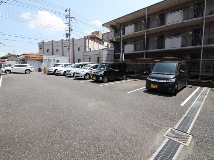 物件外観写真5　(駐車場)