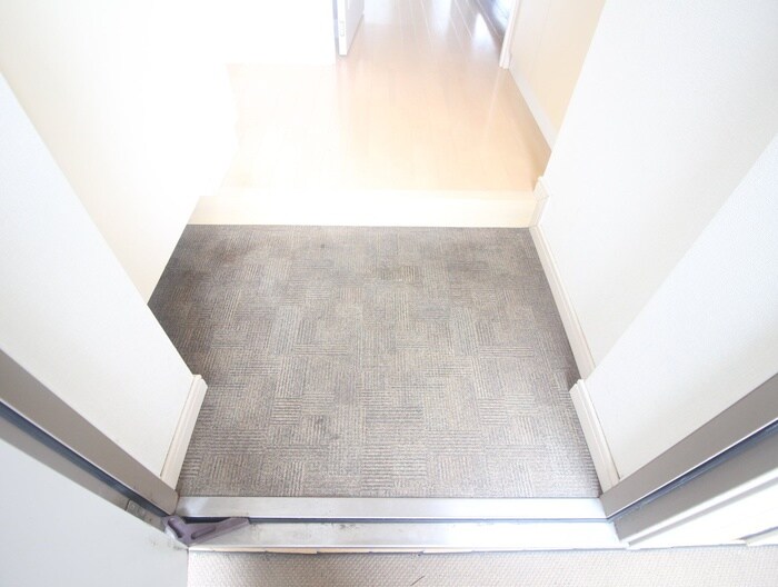 物件内観写真18　(玄関)