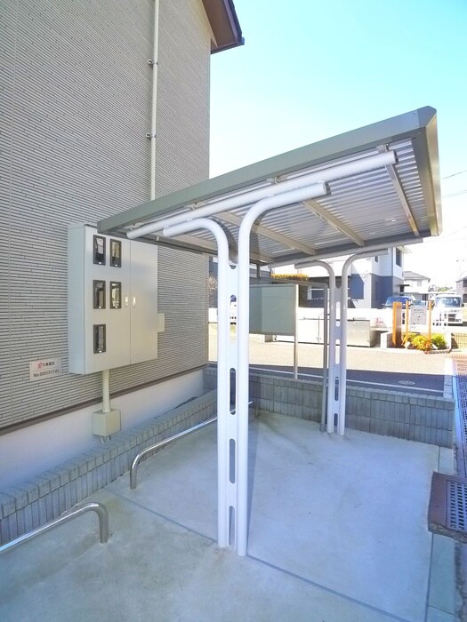 物件外観写真6　(駐輪場)