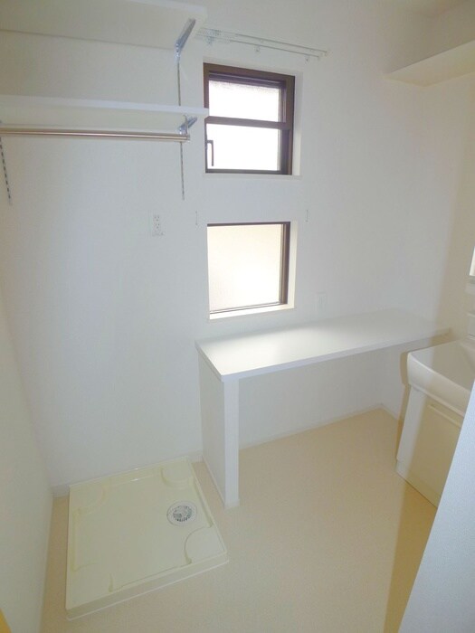 物件内観写真19　(洗濯機置場)