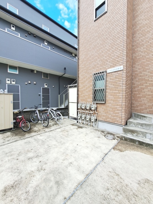 物件外観写真3　(駐輪場)