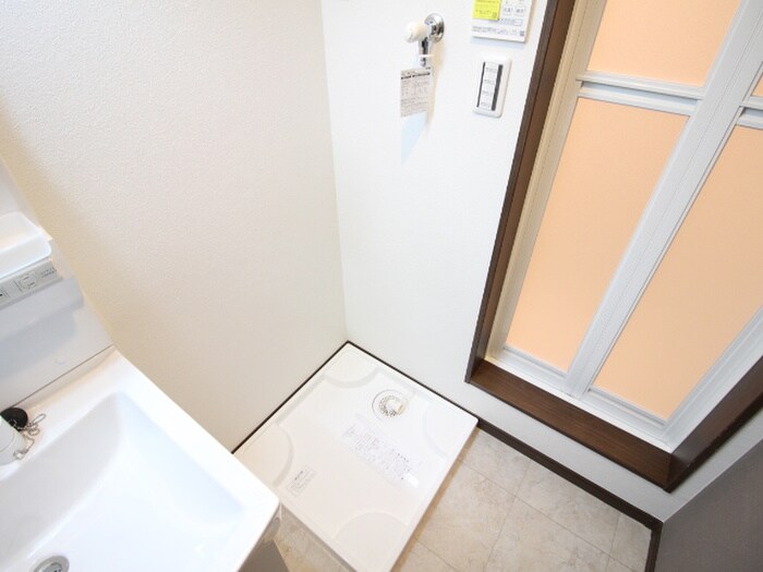 物件内観写真14　(洗濯機置場)