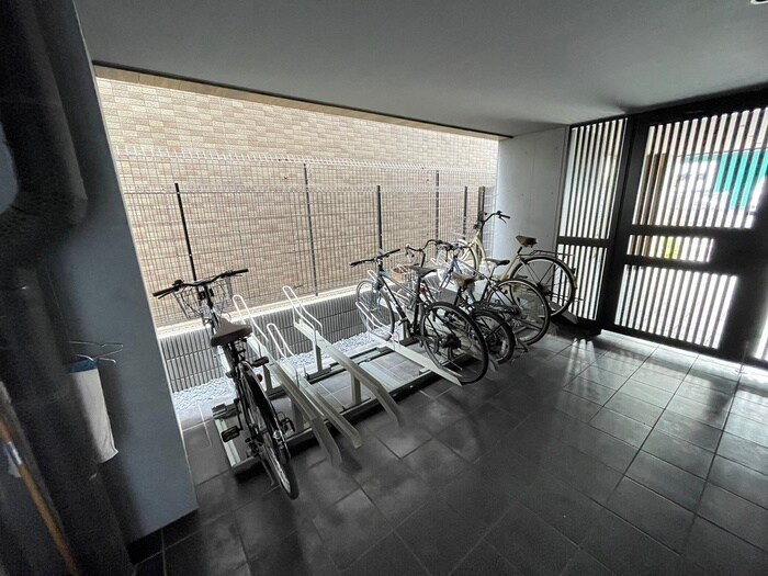 物件外観写真5　(駐輪場)