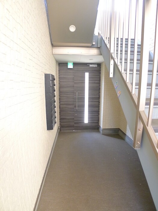 物件外観写真3　(エントランス部分)