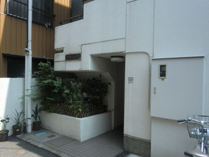 物件外観写真3　(エントランス部分)