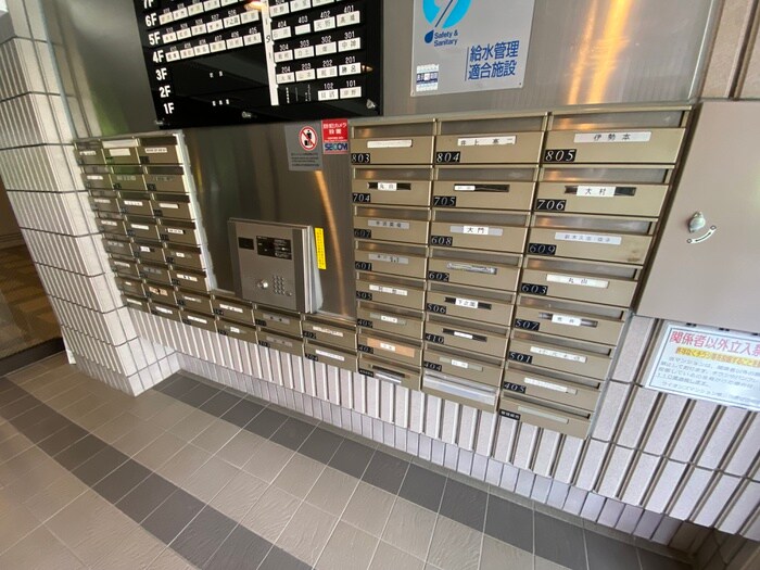 物件外観写真4　(エントランス部分)