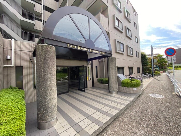 物件外観写真5　(エントランス部分)