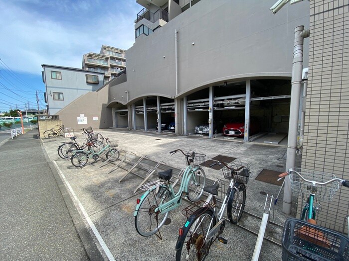 物件外観写真6　(駐輪場)