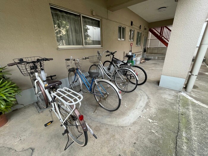 物件外観写真5　(駐輪場)