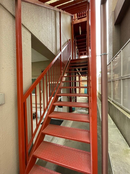 物件外観写真6　(エントランス部分)