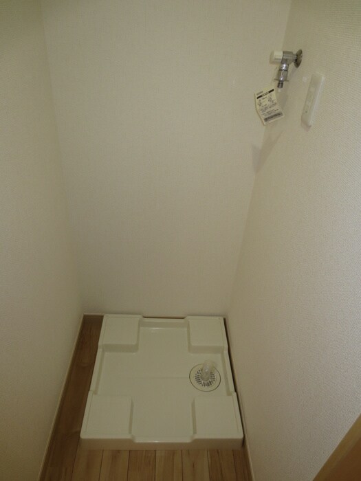 物件内観写真12　(洗濯機置場)