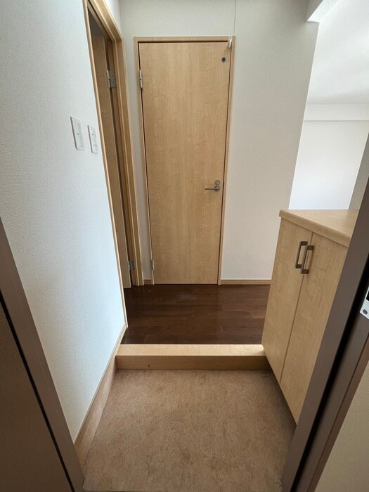 物件内観写真16　(玄関)