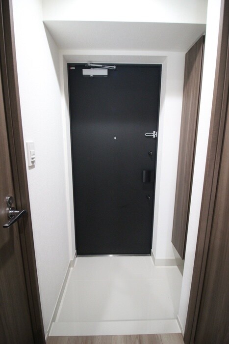 物件内観写真16　(玄関)