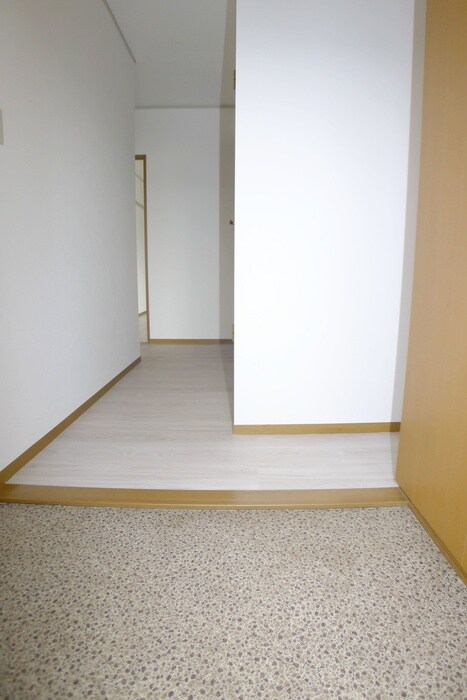 物件内観写真6　(玄関)