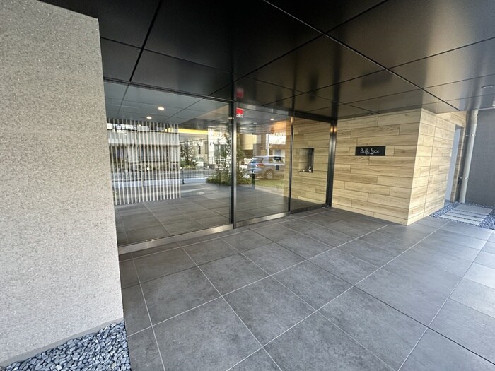 物件外観写真4　(エントランス部分)