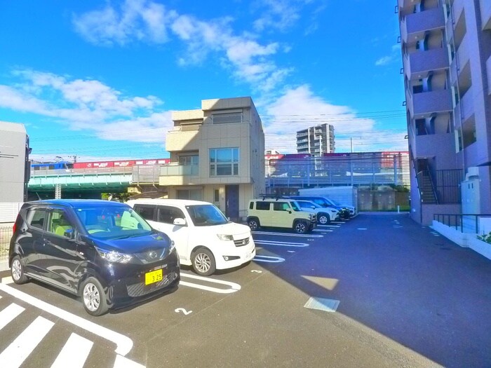 物件外観写真5　(駐車場)