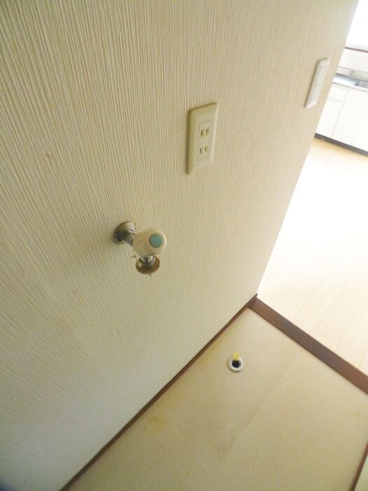 物件内観写真16　(洗濯機置場)