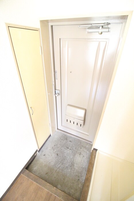 物件内観写真9　(玄関)