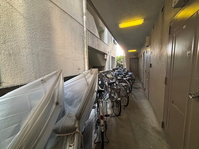 物件外観写真4　(駐輪場)
