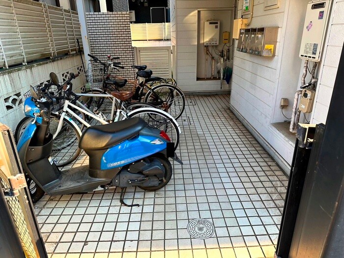 物件外観写真2　(駐輪場)