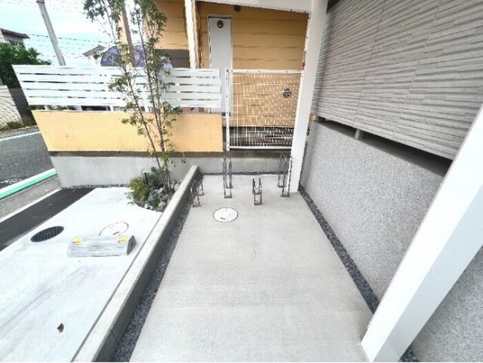 物件外観写真3　(駐輪場)