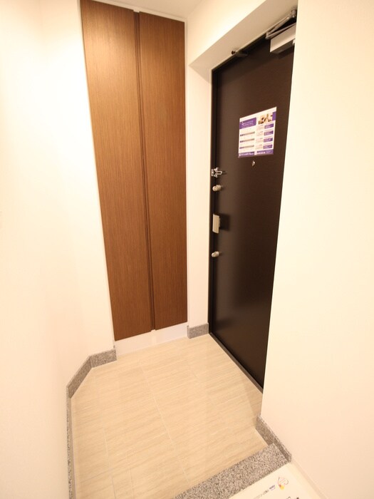 物件内観写真7　(玄関)